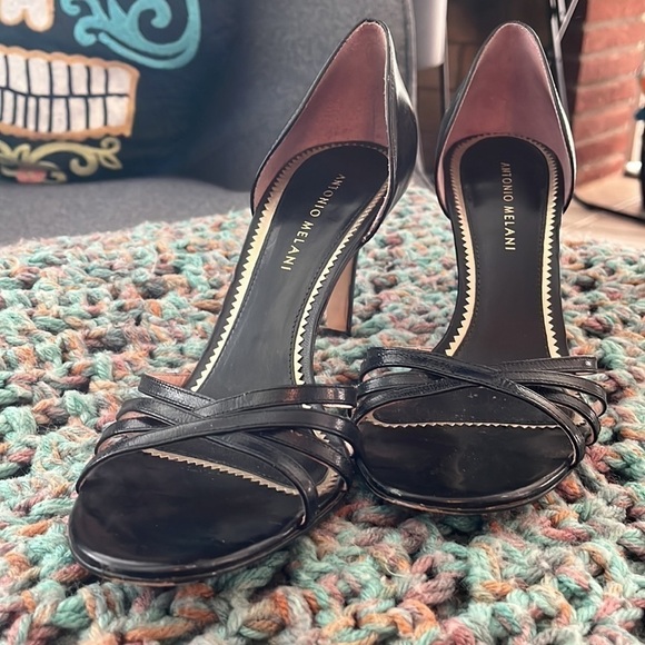 Antonio Melani size 8 1/2 heeled sandals black leather. - Picture 2 of 5